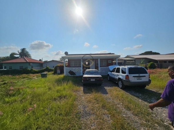 Ontwikkelingsperceel te koop in Popo, Curaçao, met bestaande objecten die gerenoveerd of gesloopt moeten worden. Een uitstekende kans voor investeerders en ontwikkelaars om een nieuw project te realiseren in een opkomende omgeving.