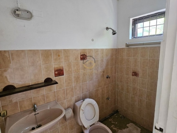 Ontwikkelingsperceel te koop in Popo, Curaçao, met bestaande objecten die gerenoveerd of gesloopt moeten worden. Een uitstekende kans voor investeerders en ontwikkelaars om een nieuw project te realiseren in een opkomende omgeving.