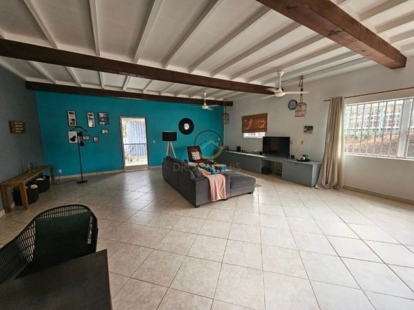 Gezinswoning te koop in Hoenderberg, Curaçao – perfect voor gezinnen, met ruime kamers en een gezellige tuin.