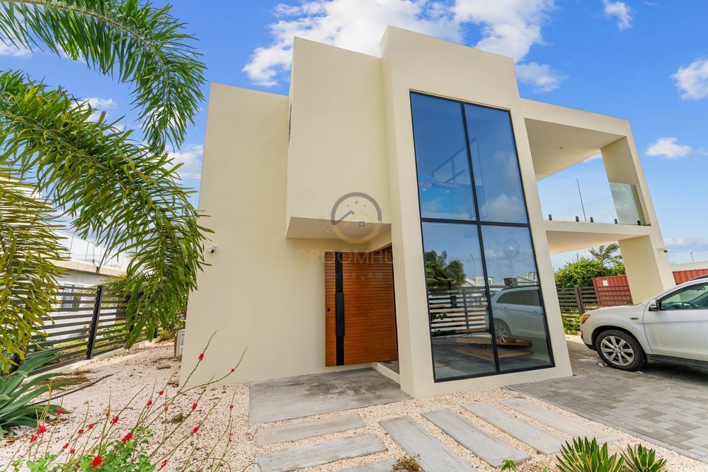 Moderne woning te koop in Grote Berg, Curaçao met uniek uitzicht over de vlakte van Hato, het vliegveld en zeezicht. Perfecte gezinswoning of investeringsmogelijkheid" Modern home for sale in Grote Berg, Curaçao with unique panoramic views of Hato plains, the airport, and the sea. Perfect as a family home or investment opportunity