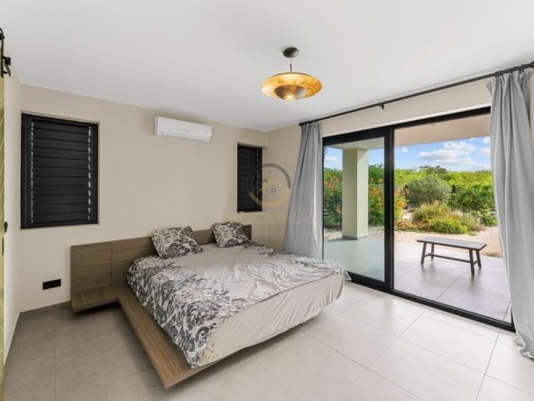 Moderne woning te koop in Grote Berg, Curaçao met uniek uitzicht over de vlakte van Hato, het vliegveld en zeezicht. Perfecte gezinswoning of investeringsmogelijkheid