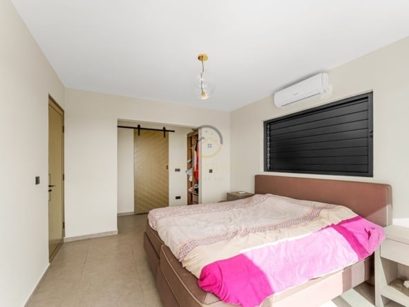 Moderne woning te koop in Grote Berg, Curaçao met uniek uitzicht over de vlakte van Hato, het vliegveld en zeezicht. Perfecte gezinswoning of investeringsmogelijkheid