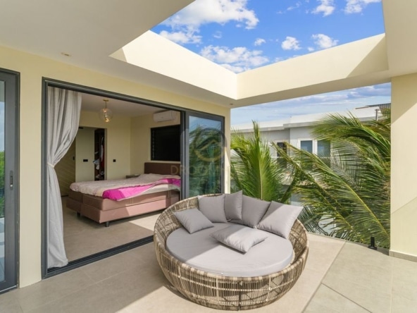 Moderne woning te koop in Grote Berg, Curaçao met uniek uitzicht over de vlakte van Hato, het vliegveld en zeezicht. Perfecte gezinswoning of investeringsmogelijkheid