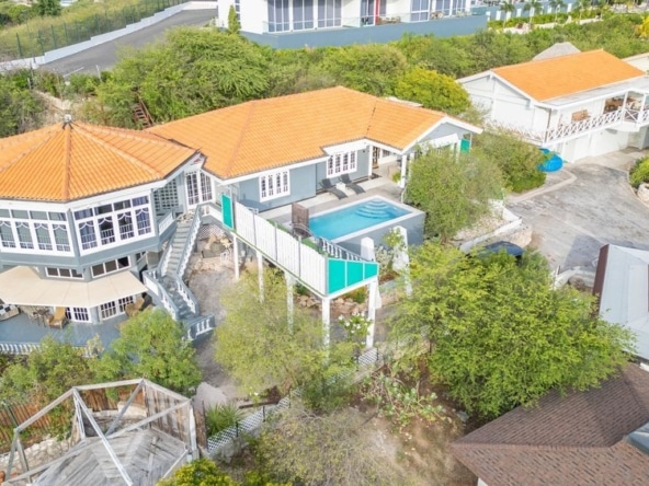 Ruime villa met prachtig zeezicht te koop in Piscadera Bay Resort, Curaçao – luxe wonen in een exclusieve omgeving met zwembad en directe toegang tot stranden