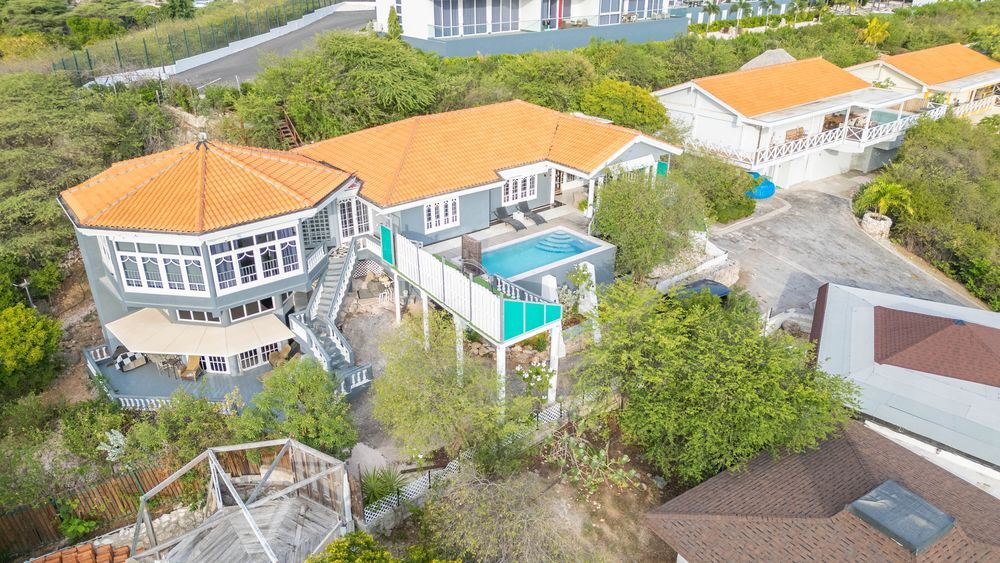 Ruime villa met prachtig zeezicht te koop in Piscadera Bay Resort, Curaçao – luxe wonen in een exclusieve omgeving met zwembad en directe toegang tot stranden