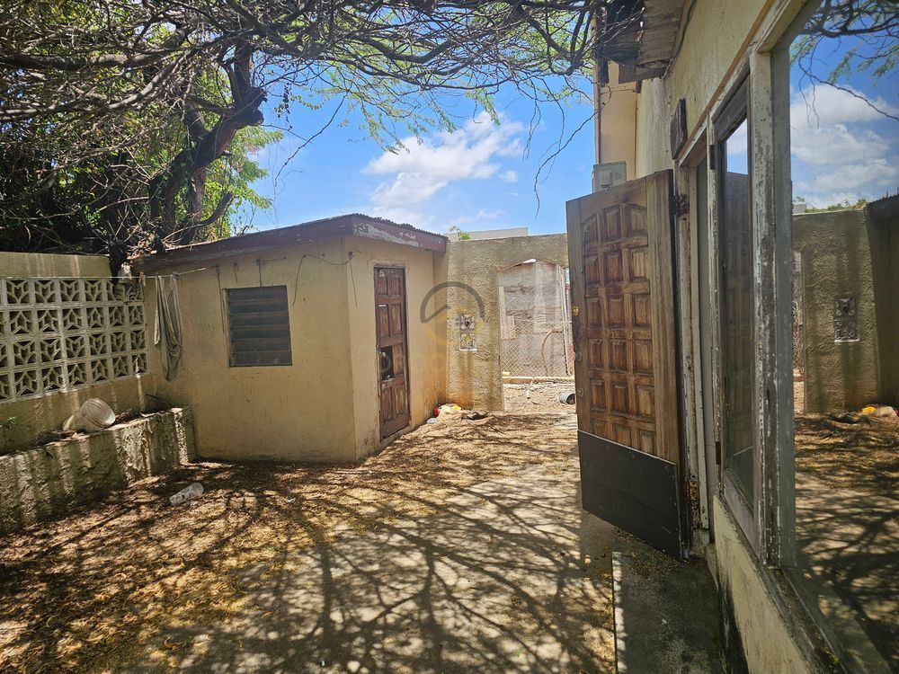 Gunstig geprijsde fixer-upper op Curaçao met veel renovatiemogelijkheden