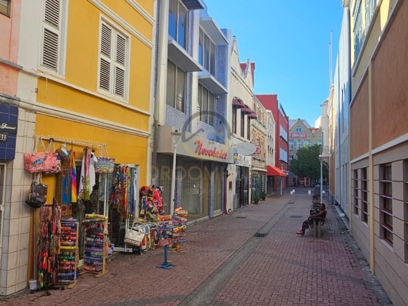 Monumentaal pand te koop in Punda, Willemstad, Curaçao / Monumental building for sale in Punda, Willemstad, Curaçao