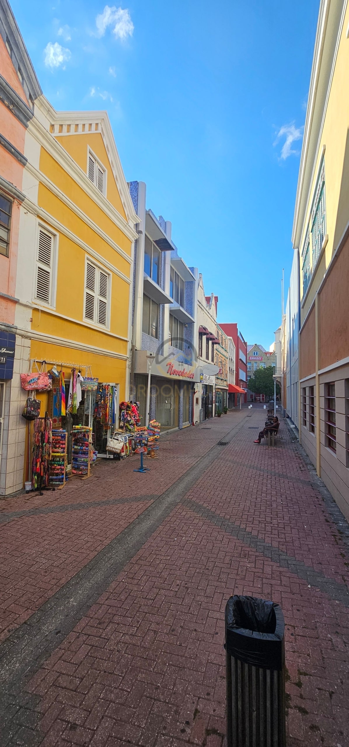 Monumentaal pand te koop in Punda, Willemstad, Curaçao / Monumental building for sale in Punda, Willemstad, Curaçao