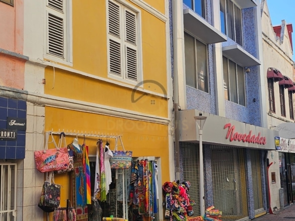 Monumentaal pand te koop in Punda, Willemstad, Curaçao / Monumental building for sale in Punda, Willemstad, Curaçao