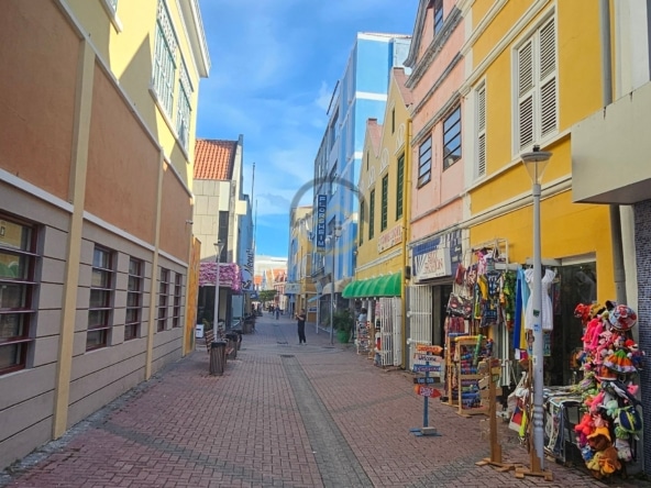 Monumentaal pand te koop in Punda, Willemstad, Curaçao / Monumental building for sale in Punda, Willemstad, Curaçao